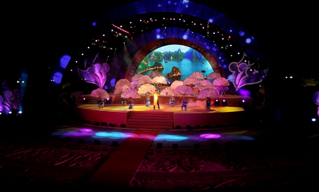 ລາຍການສະແດງສິລະປະ ຂ່ຳນັບຊົມເຊີຍ ວັນມໍລະດົກຫວຽດນາມ